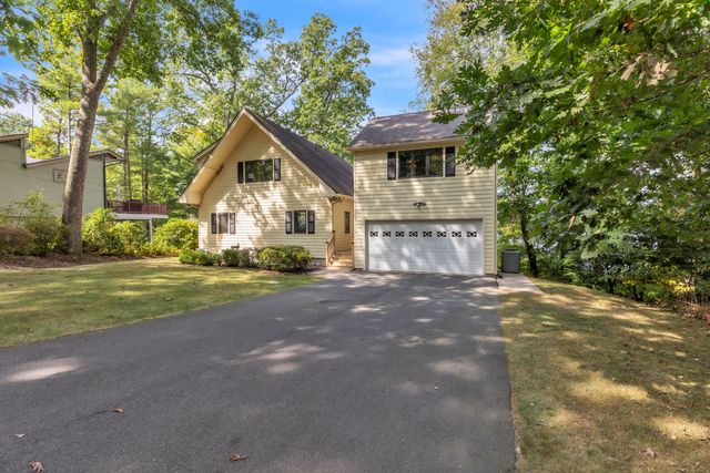 28 Shoreline Dr