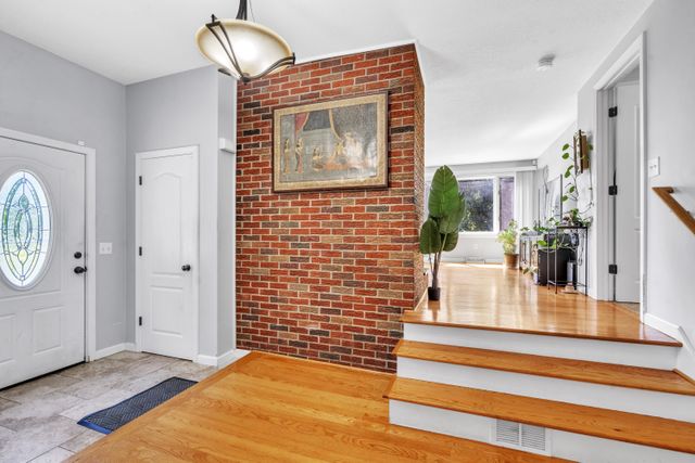 1541 Center St-2
