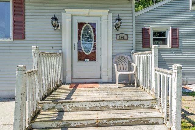 1541 Center St-31