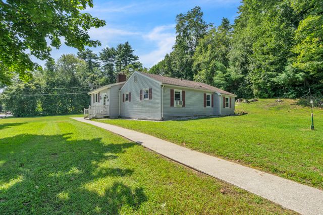 1541 Center St-40