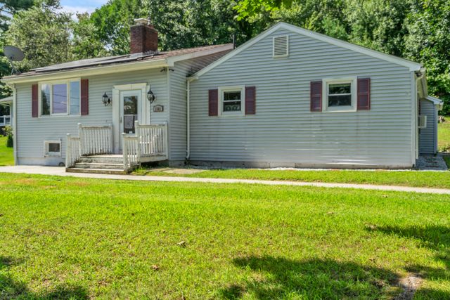 1541 Center St-42