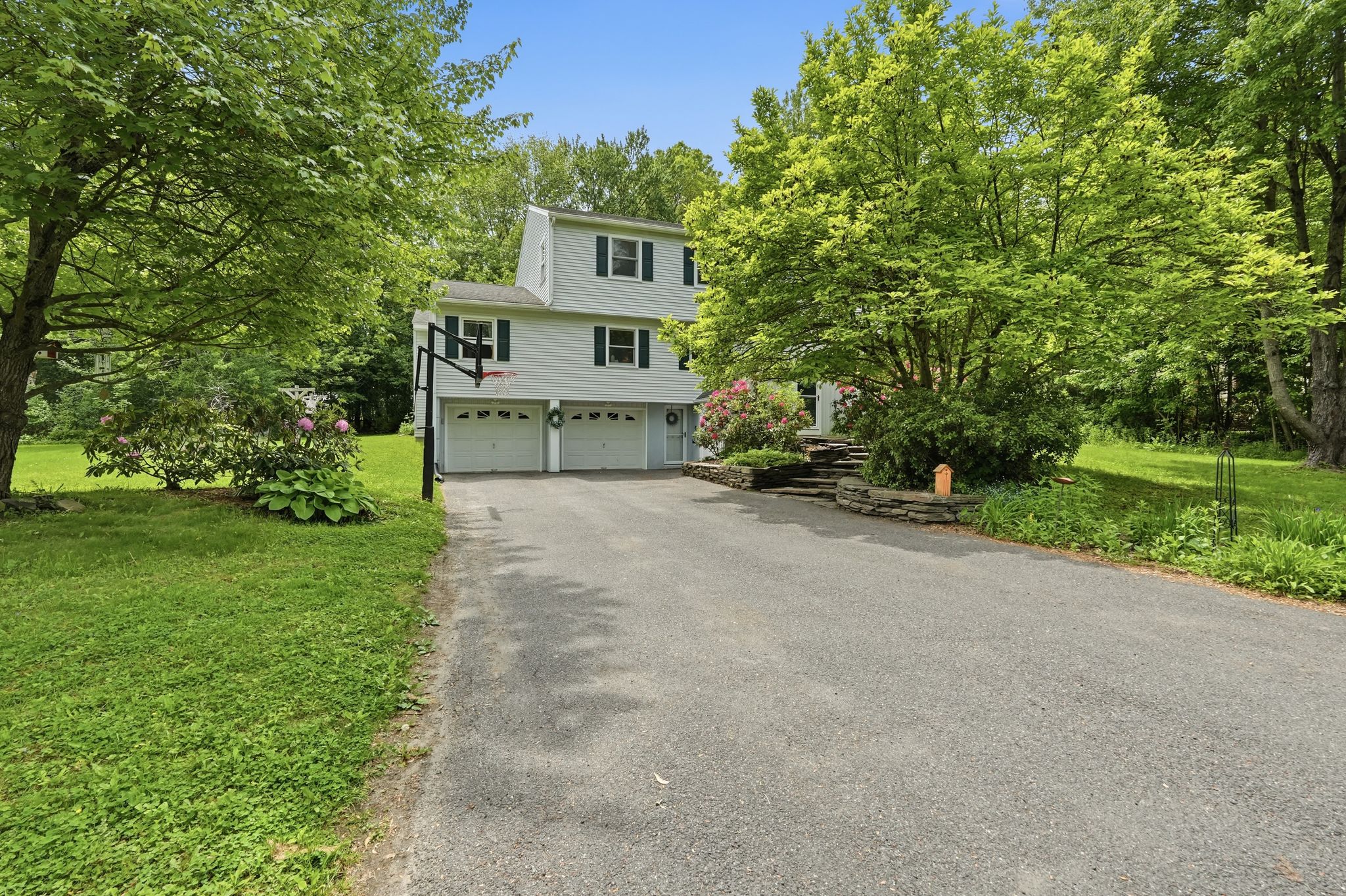 189_Pondview_Dr_Amherst_MA_01002_USA_-_Katharine_Waggoner_001