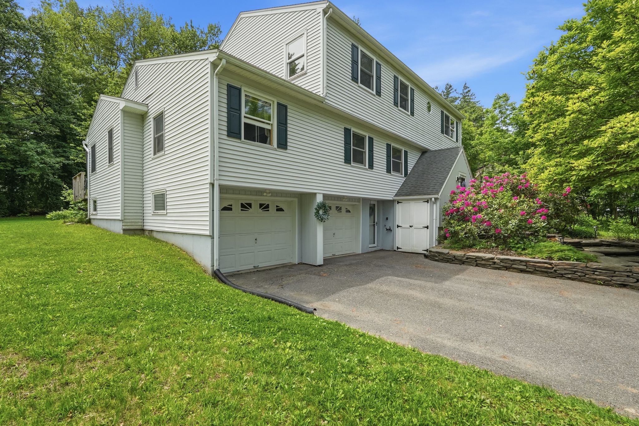 189_Pondview_Dr_Amherst_MA_01002_USA_-_Katharine_Waggoner_002