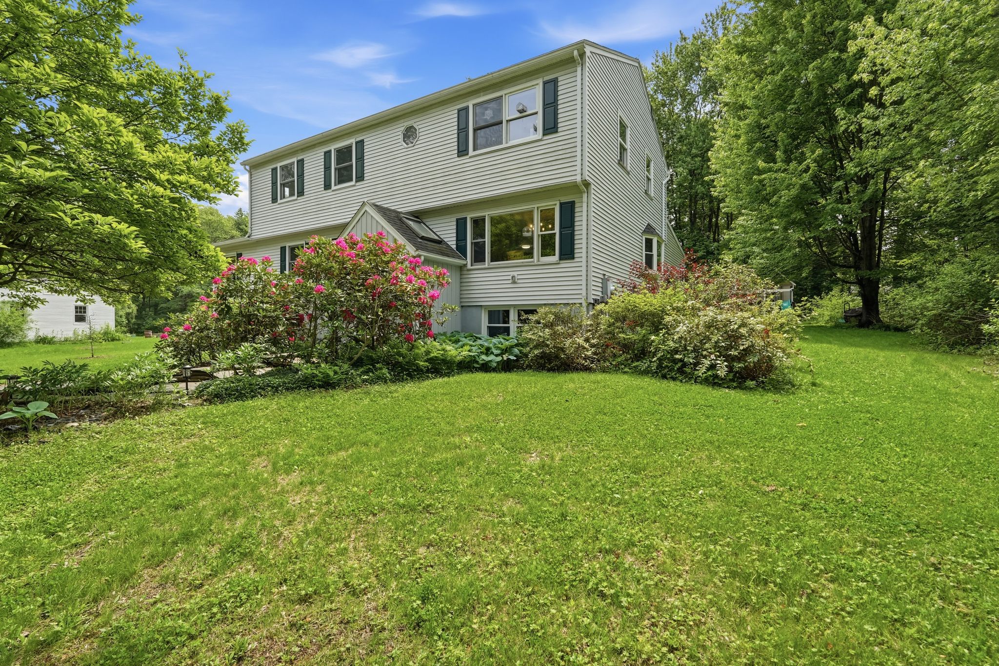 189_Pondview_Dr_Amherst_MA_01002_USA_-_Katharine_Waggoner_003