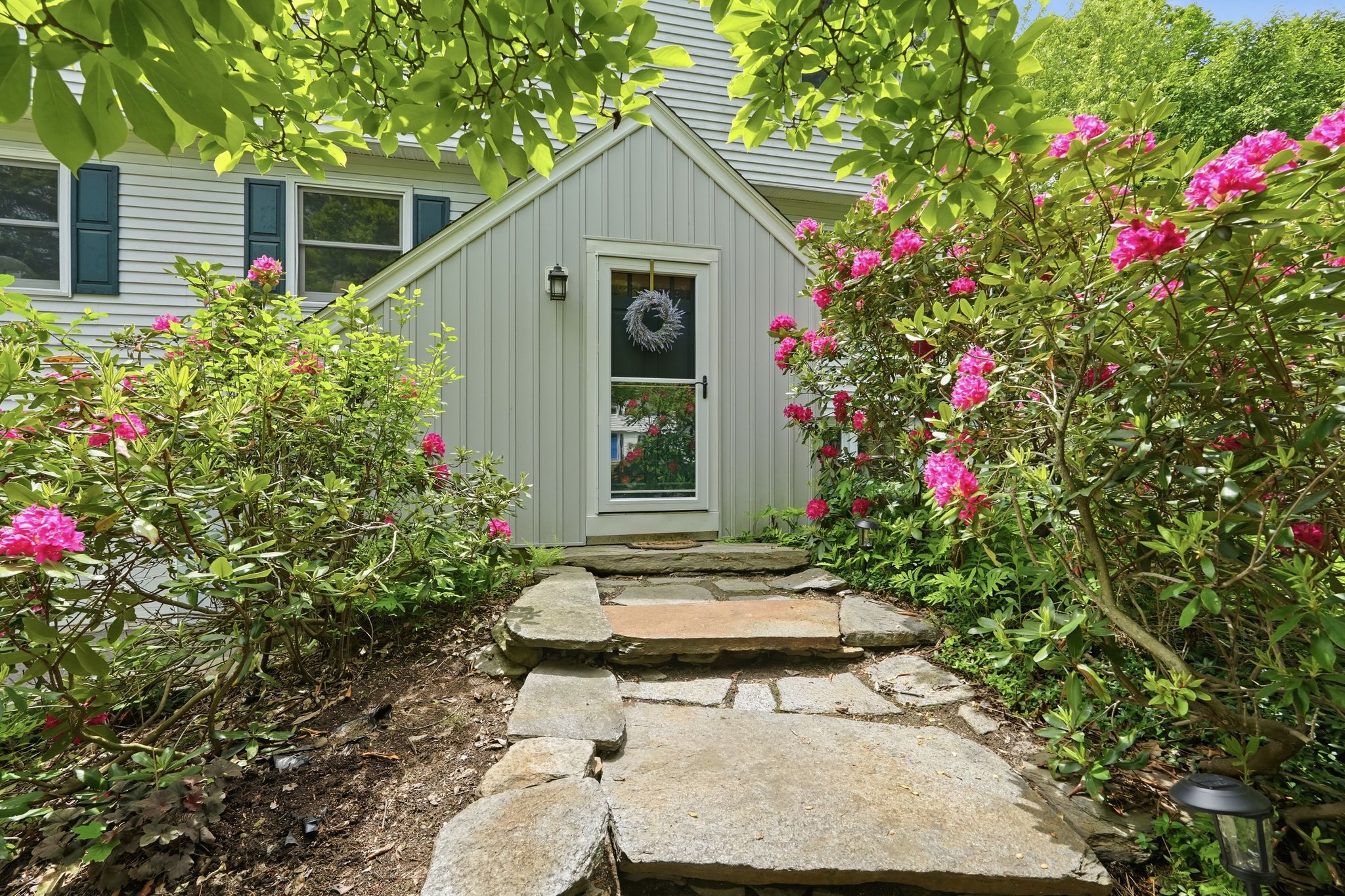 189_Pondview_Dr_Amherst_MA_01002_USA_-_Katharine_Waggoner_005