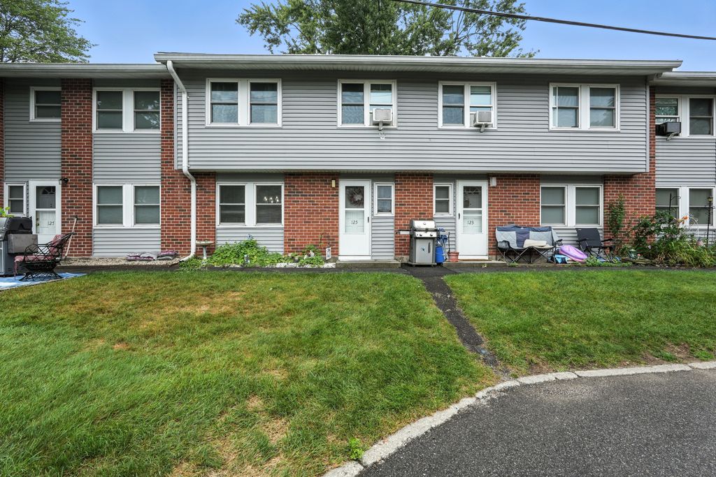 125%20Manor%20Ct%2C%20Springfield%2C%20MA_20250801_2659