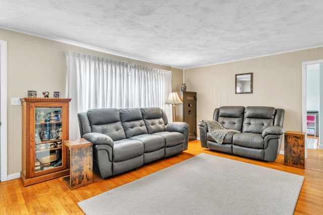 63 Cabot St-2
