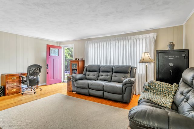 63 Cabot St-5