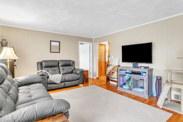 63 Cabot St