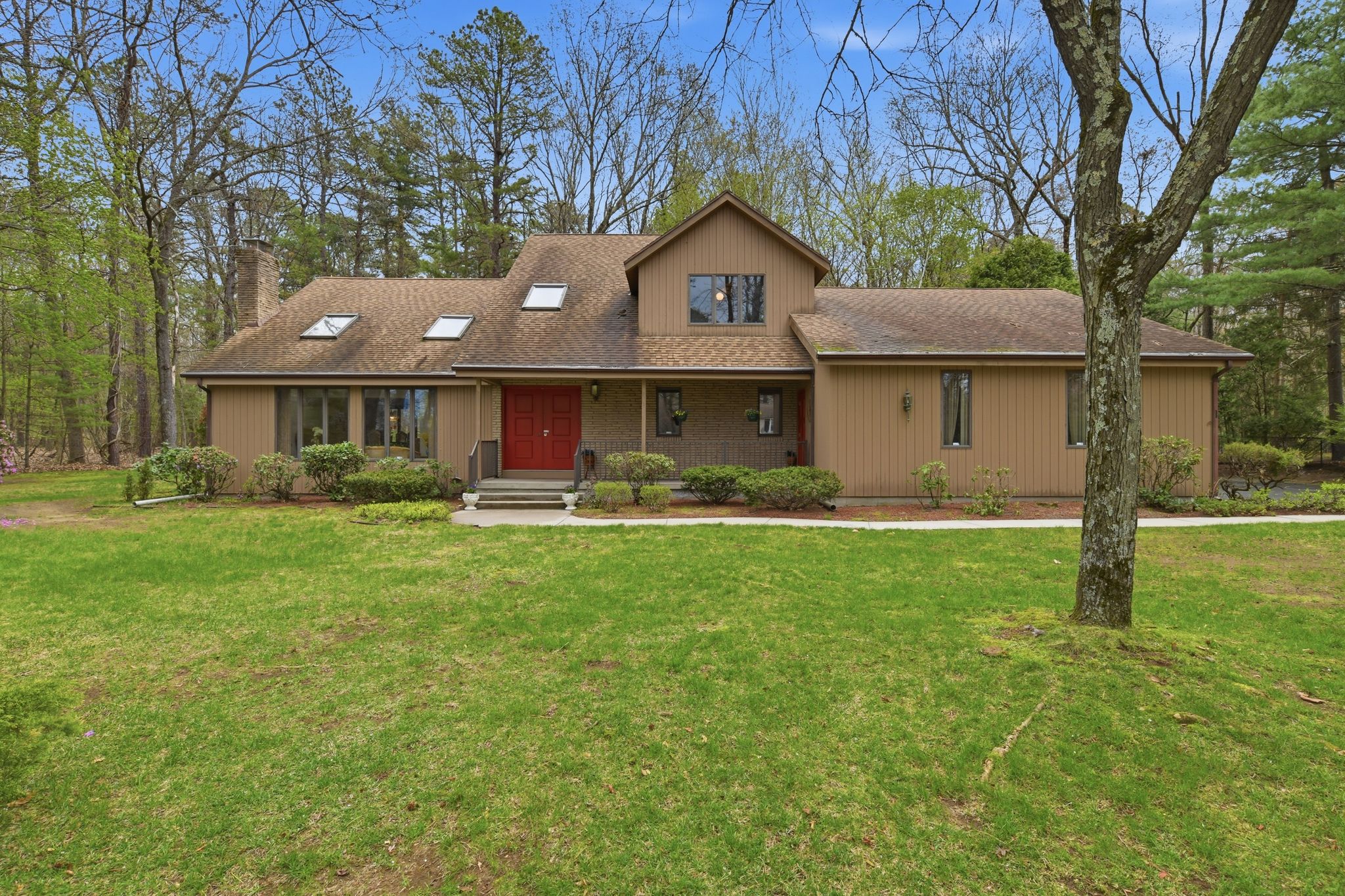 651_Frank_Smith_Rd_Longmeadow_MA_01106_USA_-_Suzanne_White_001