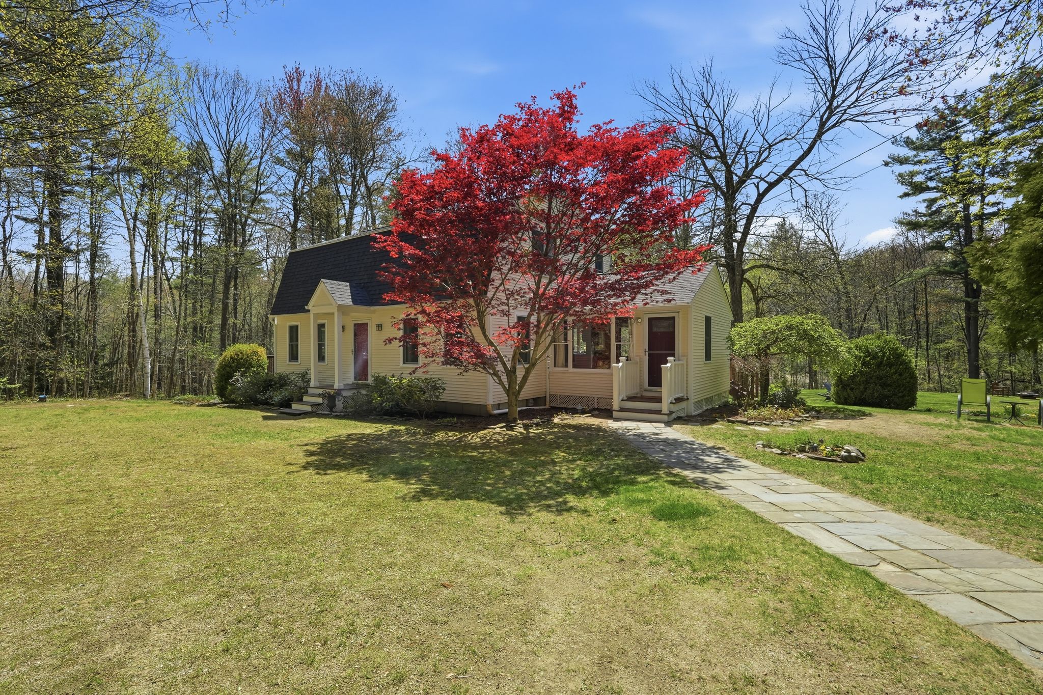 571_W_Pelham_Rd_Amherst_MA_01002_USA_-_Nancy_Hamel_002