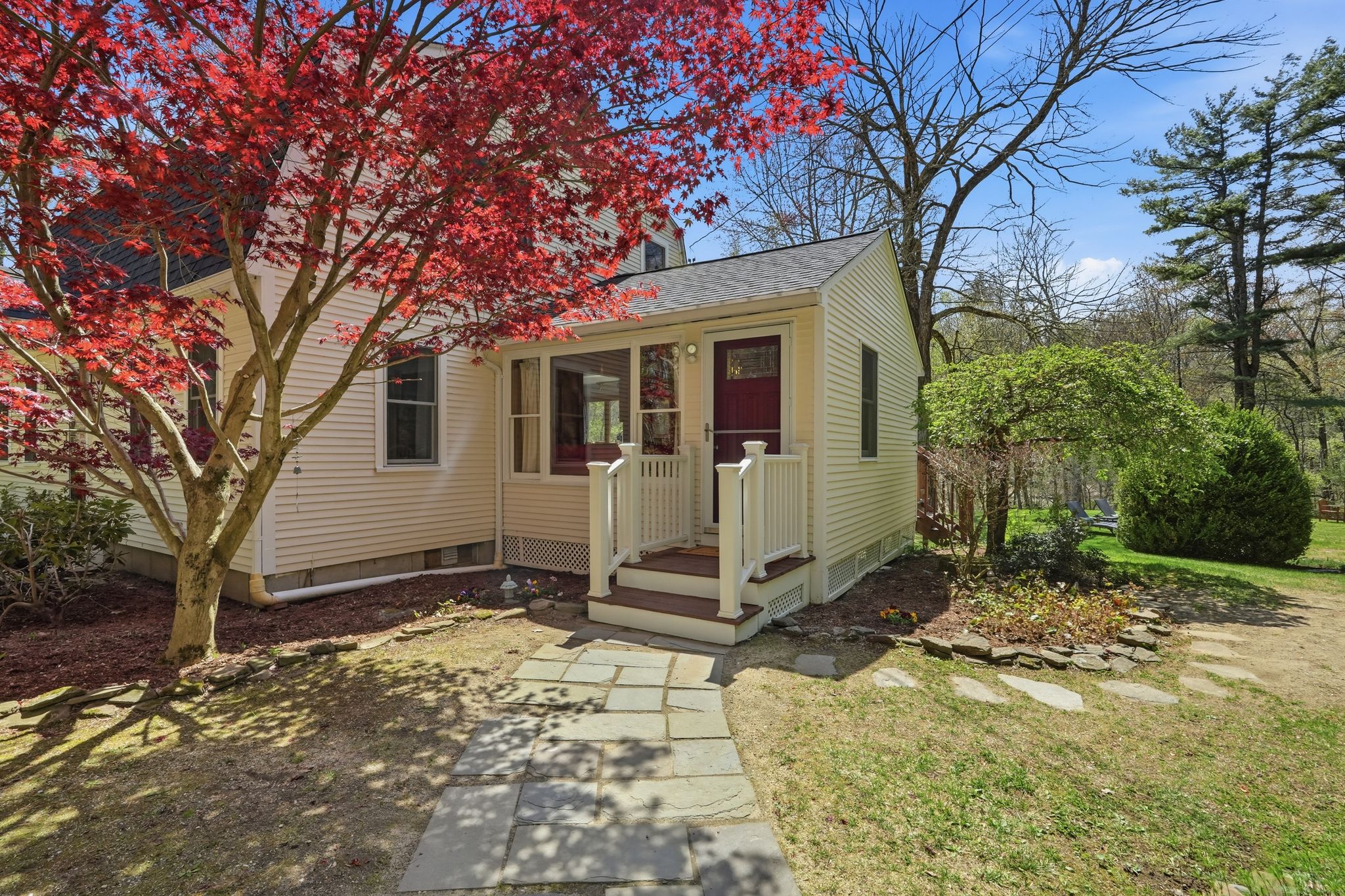 571_W_Pelham_Rd_Amherst_MA_01002_USA_-_Nancy_Hamel_004