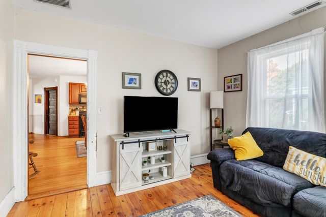 47 Harold St-10