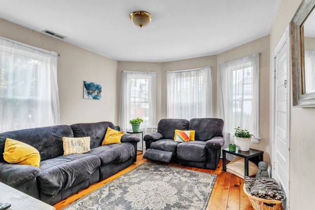47 Harold St-8