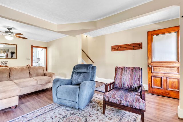 80 Hawthorne Ave-12