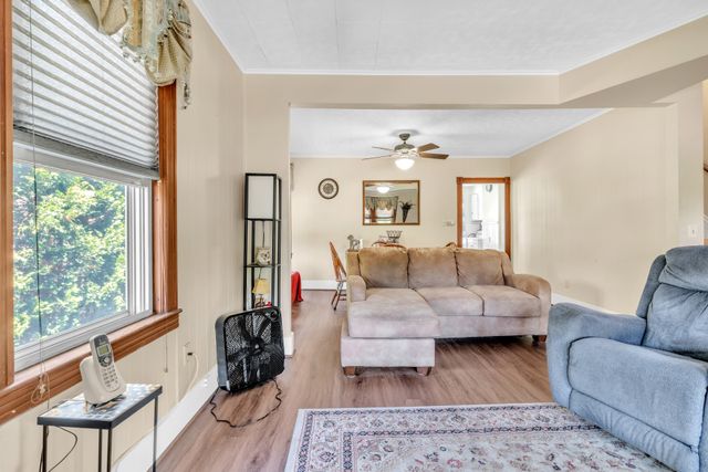 80 Hawthorne Ave-13