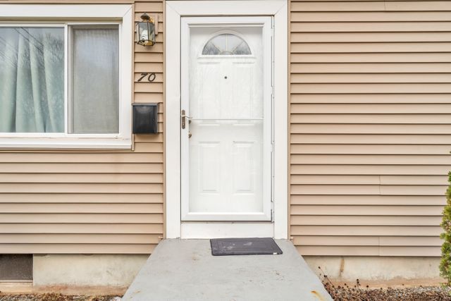 70 Merigold Dr-5