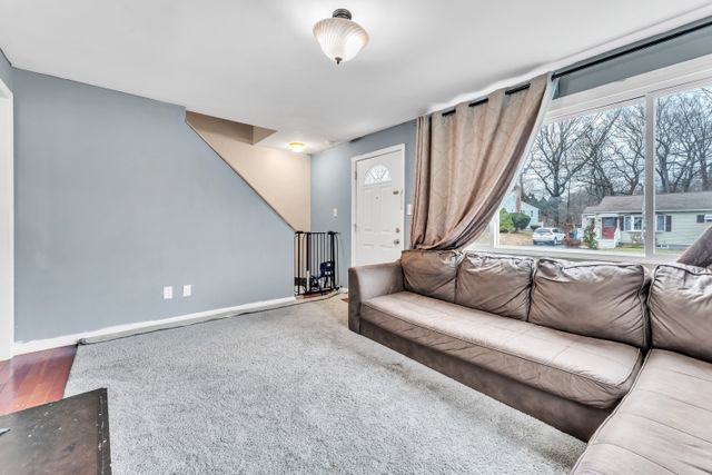 70 Merigold Dr-8