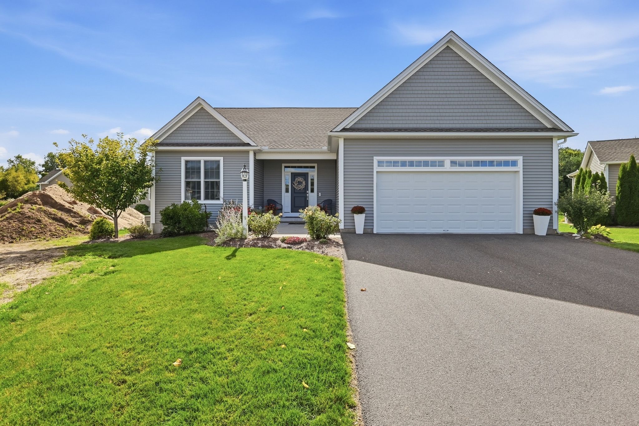 16_Ribbon_Grass_Ln_East_Longmeadow_MA_01028_USA_-_005