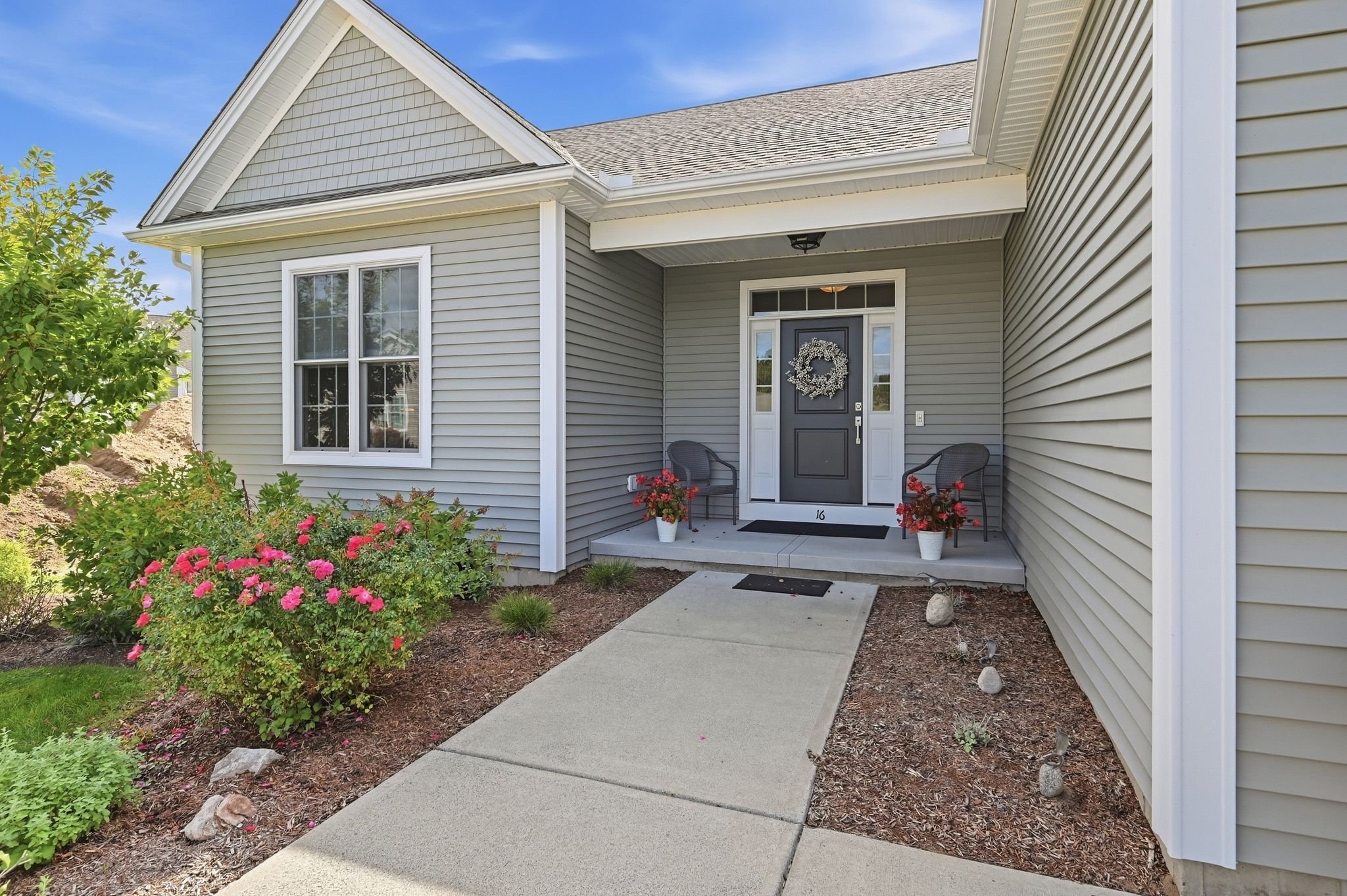 16_Ribbon_Grass_Ln_East_Longmeadow_MA_01028_USA_-_011