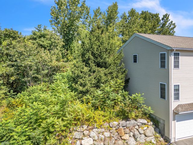 3084 Main St-32