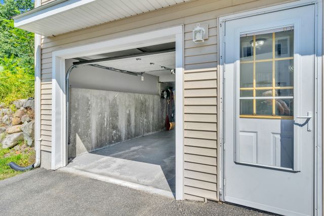 3084 Main St