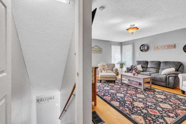 3084 Main St-6