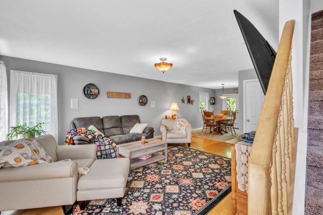 3084 Main St-8