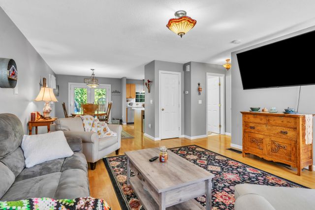 3084 Main St-9