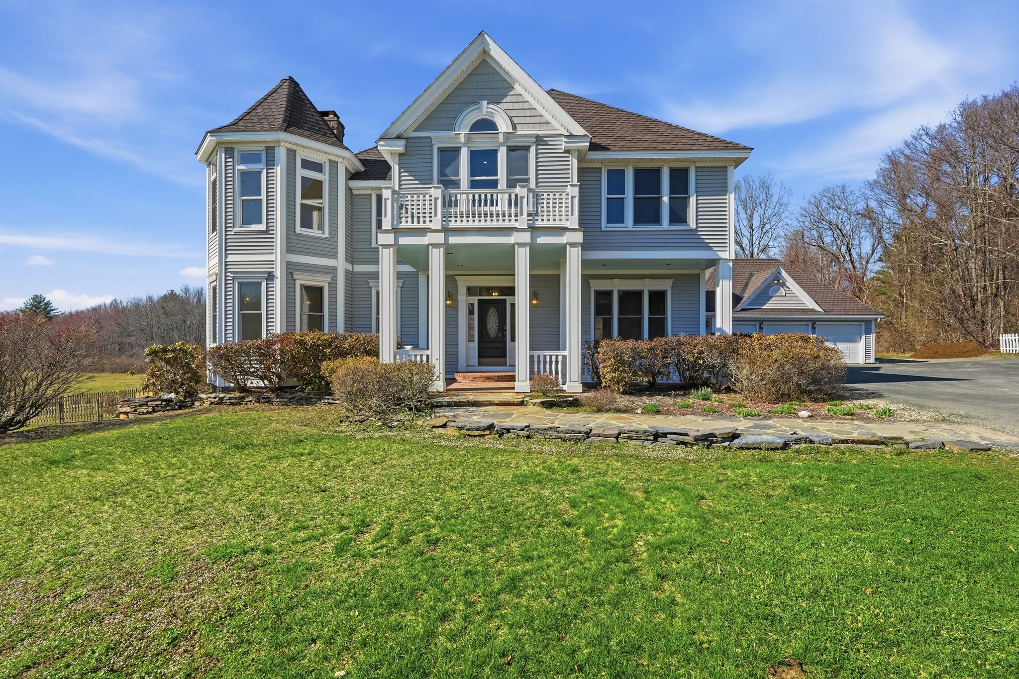 365_Middle_St_Amherst_MA_01002_USA_-_Miriam_Sirota_001