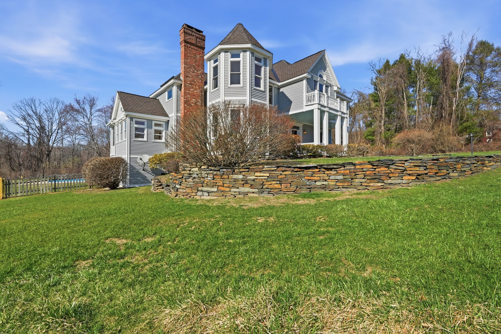 365_Middle_St_Amherst_MA_01002_USA_-_Miriam_Sirota_003