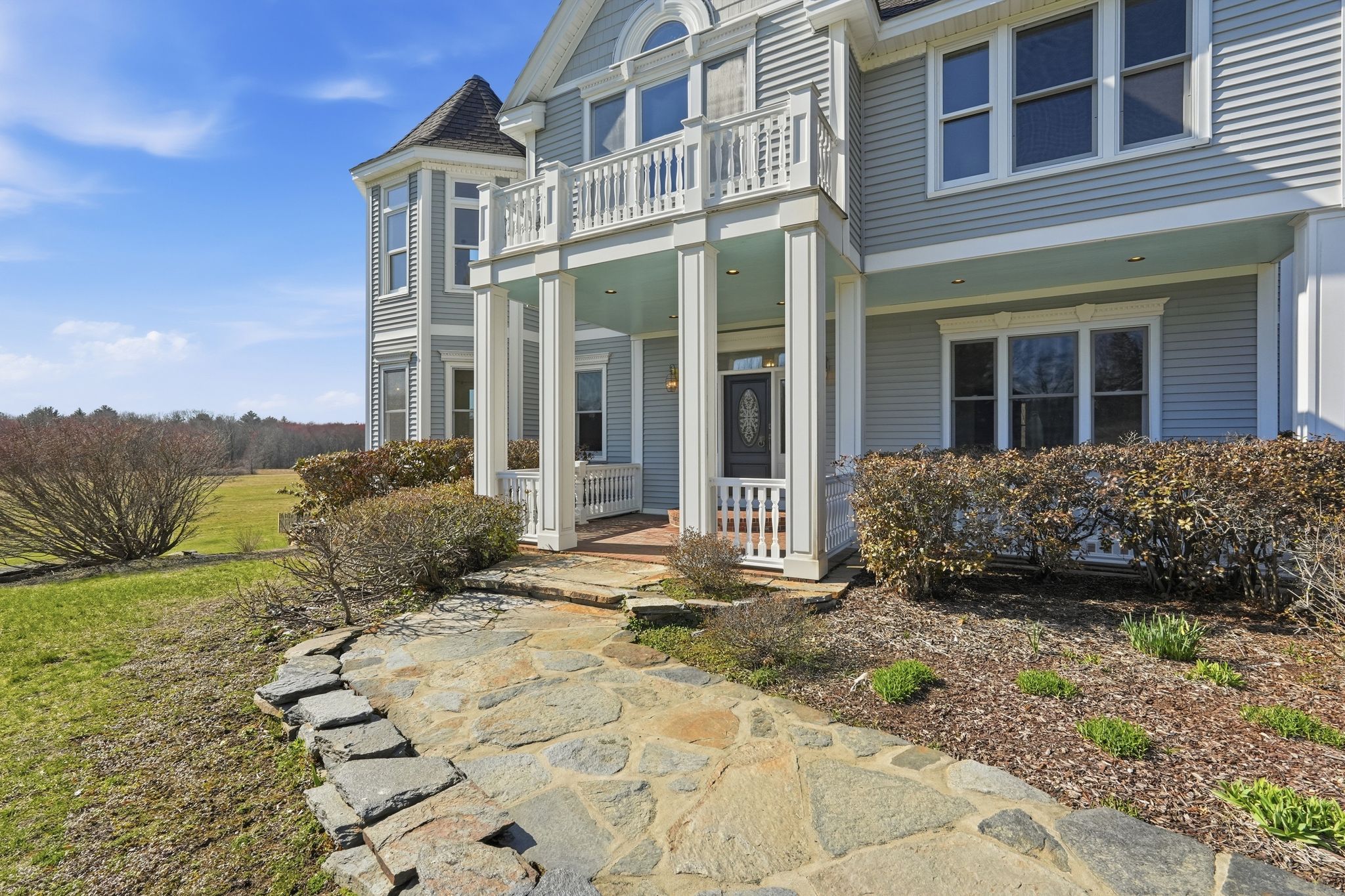 365_Middle_St_Amherst_MA_01002_USA_-_Miriam_Sirota_004