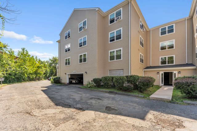 1239 East St-25