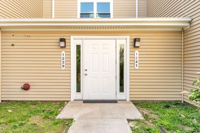 1239 East St-26