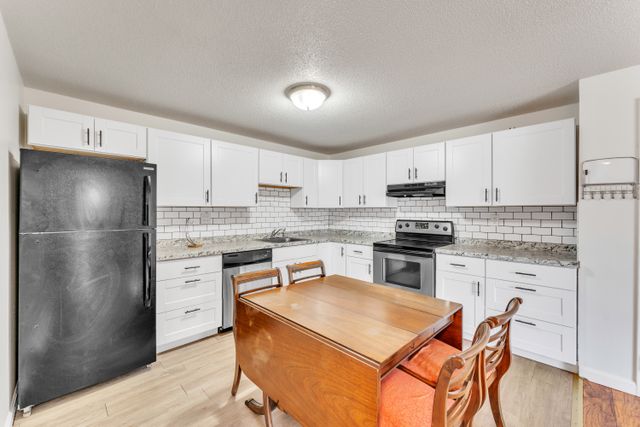 1239 East St-3