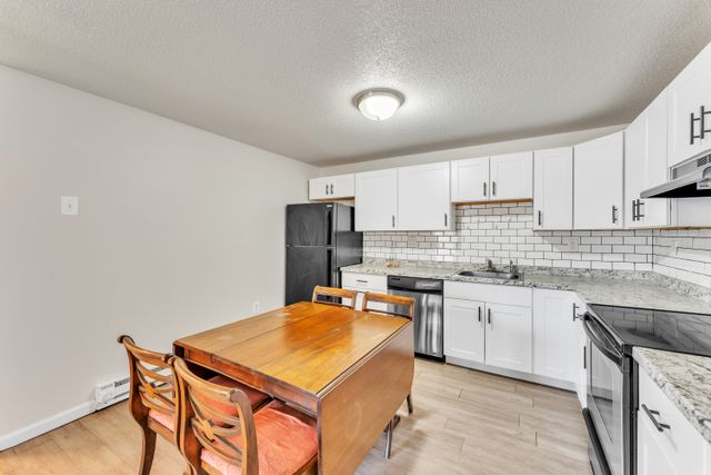 1239 East St-4