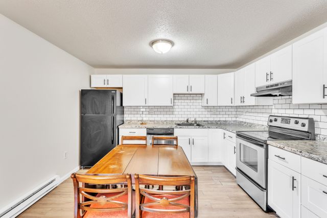 1239 East St-7