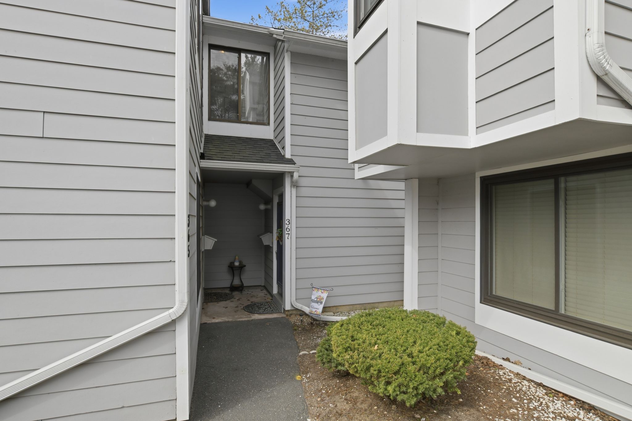 367_Nassau_Dr_Springfield_MA_01129_USA_-_Margaret_Streeter_003