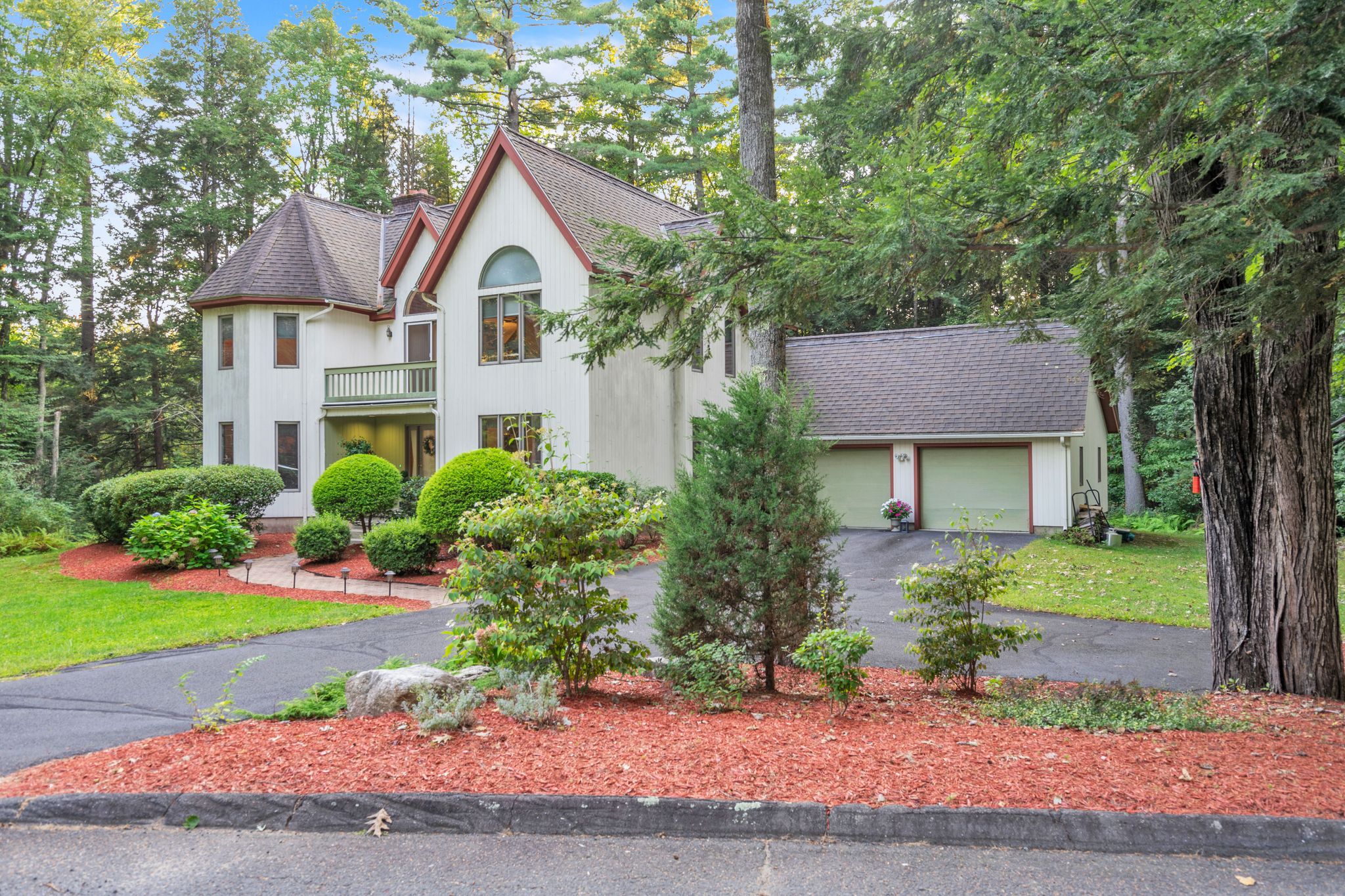 23 Woodlot Rd-43