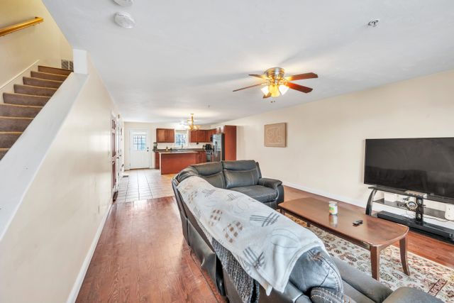 6C Weldon Ave-17