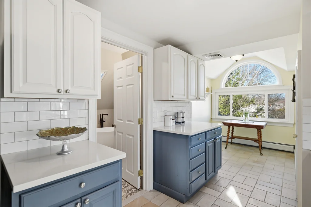 30_Graves_Ave_unit_b_Northampton_MA_01060_USA_-_Rhonda_Cohen_005