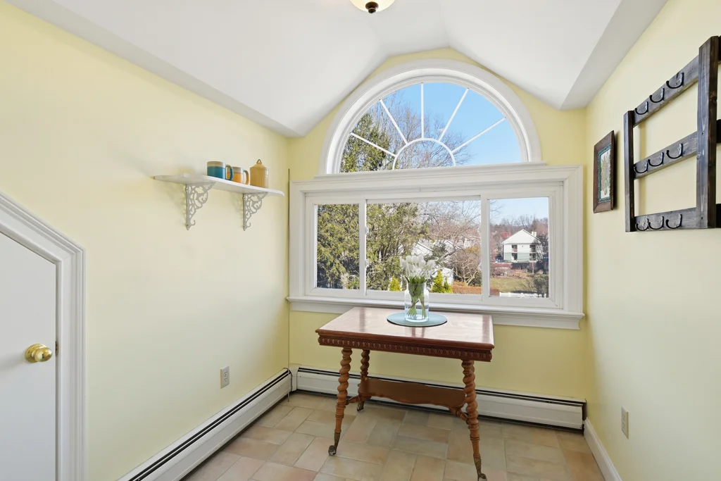 30_Graves_Ave_unit_b_Northampton_MA_01060_USA_-_Rhonda_Cohen_007