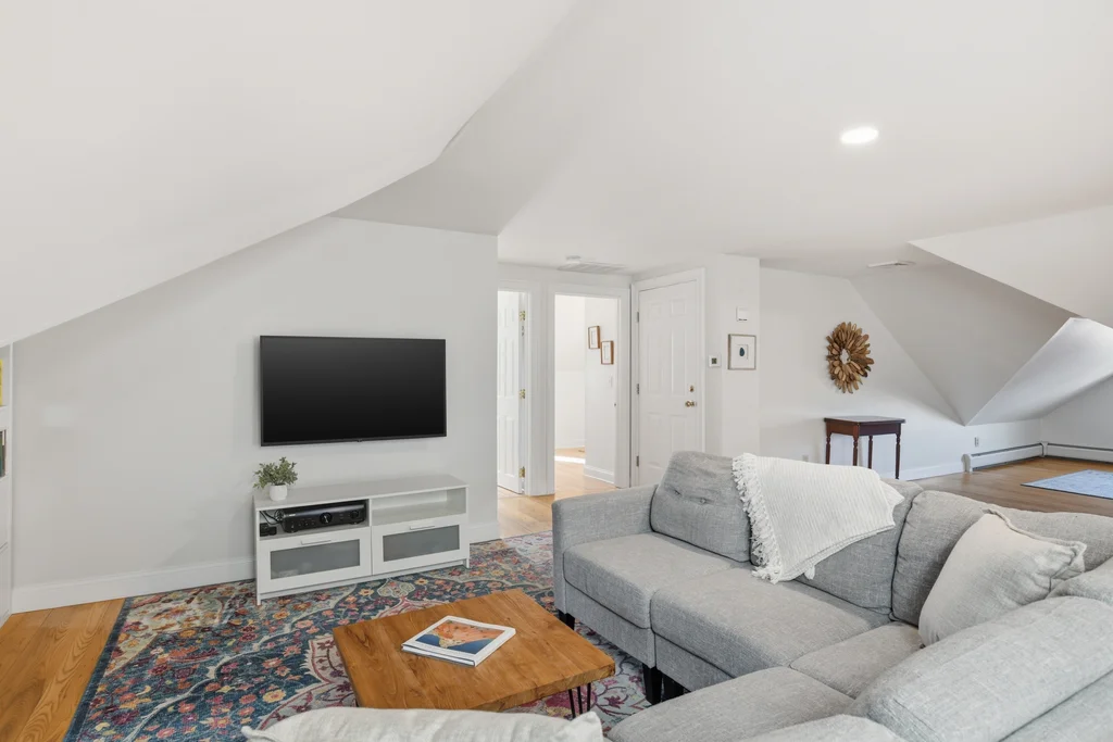 30_Graves_Ave_unit_b_Northampton_MA_01060_USA_-_Rhonda_Cohen_020