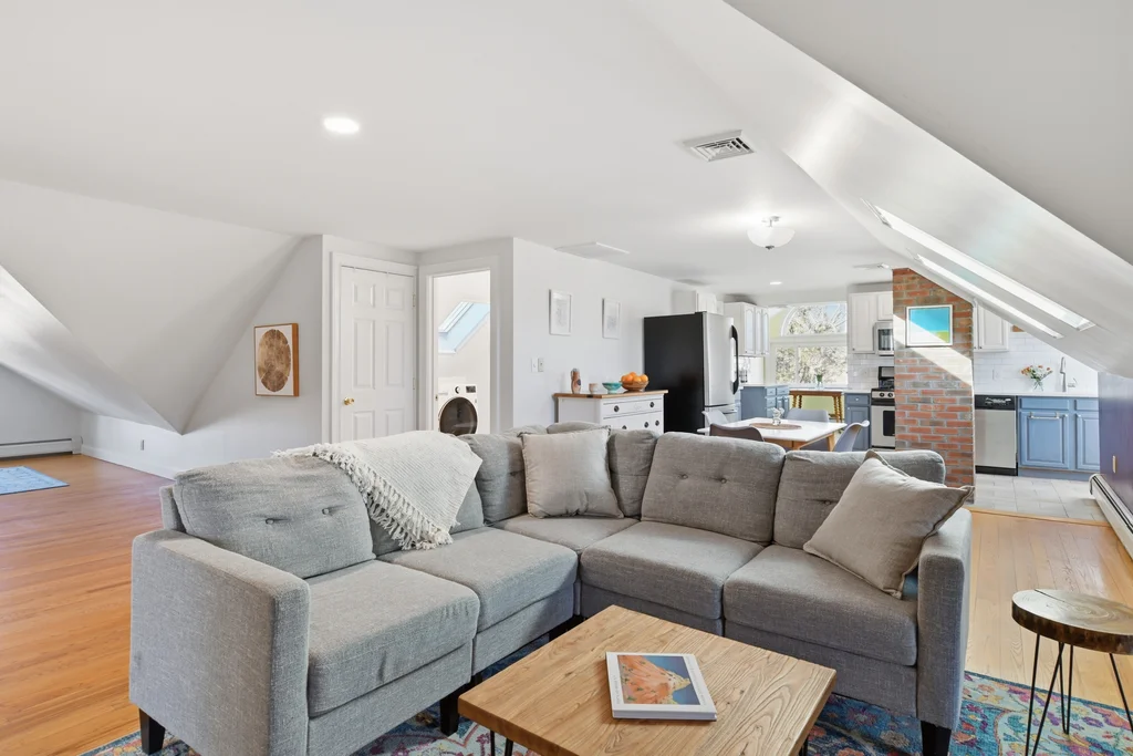 30_Graves_Ave_unit_b_Northampton_MA_01060_USA_-_Rhonda_Cohen_022