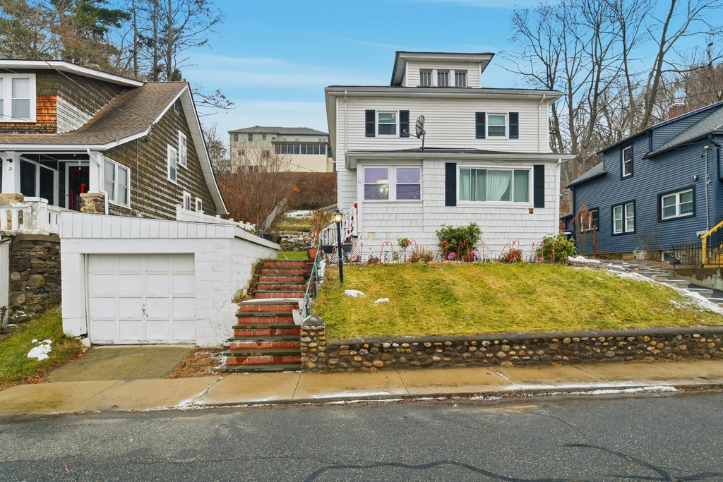 21_Francis_Ave_Holyoke_MA_01040_USA_-_Jacob_Matos_002