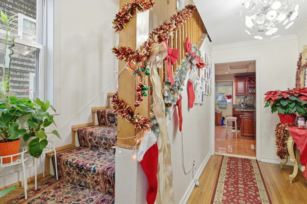 21_Francis_Ave_Holyoke_MA_01040_USA_-_Jacob_Matos_006