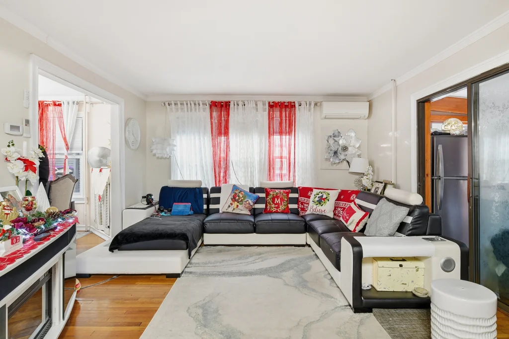 21_Francis_Ave_Holyoke_MA_01040_USA_-_Jacob_Matos_007