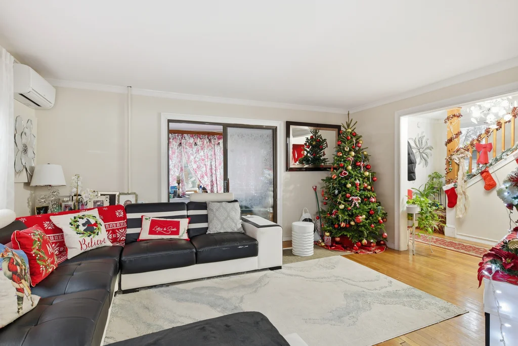 21_Francis_Ave_Holyoke_MA_01040_USA_-_Jacob_Matos_010