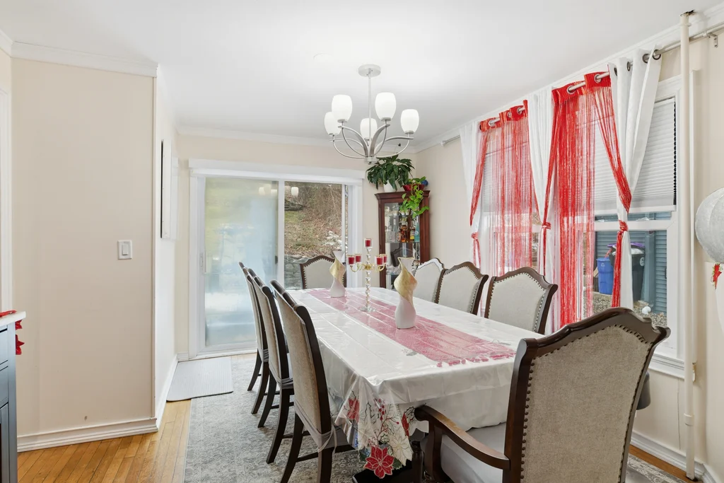 21_Francis_Ave_Holyoke_MA_01040_USA_-_Jacob_Matos_011