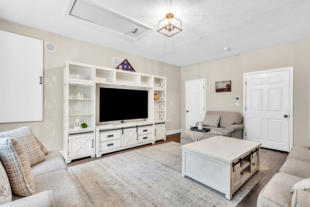 5 Summer Hill Rd 17